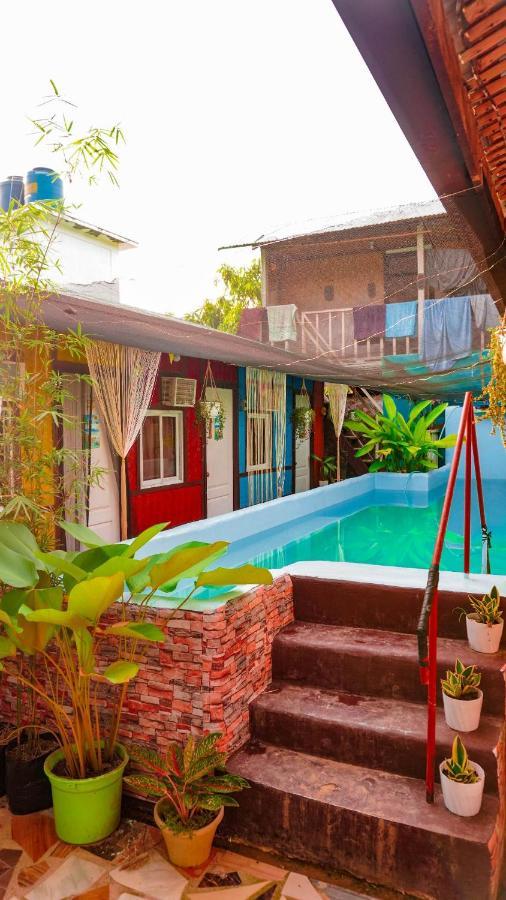 אל נידו Backpackers Inn Gardenview Inn מראה חיצוני תמונה