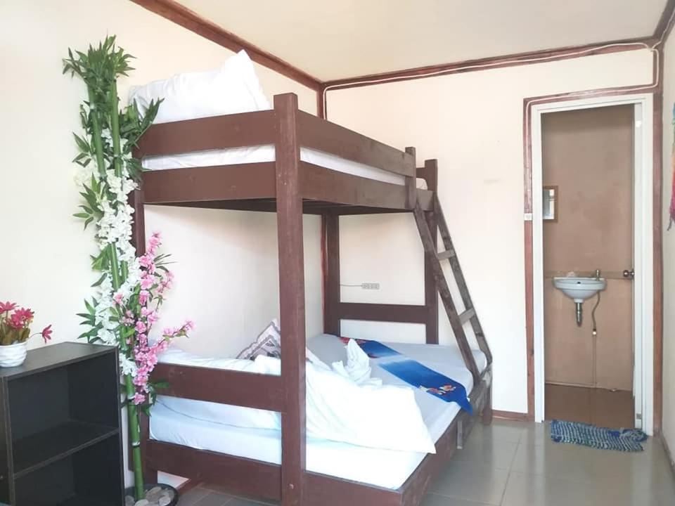 אל נידו Backpackers Inn Gardenview Inn מראה חיצוני תמונה